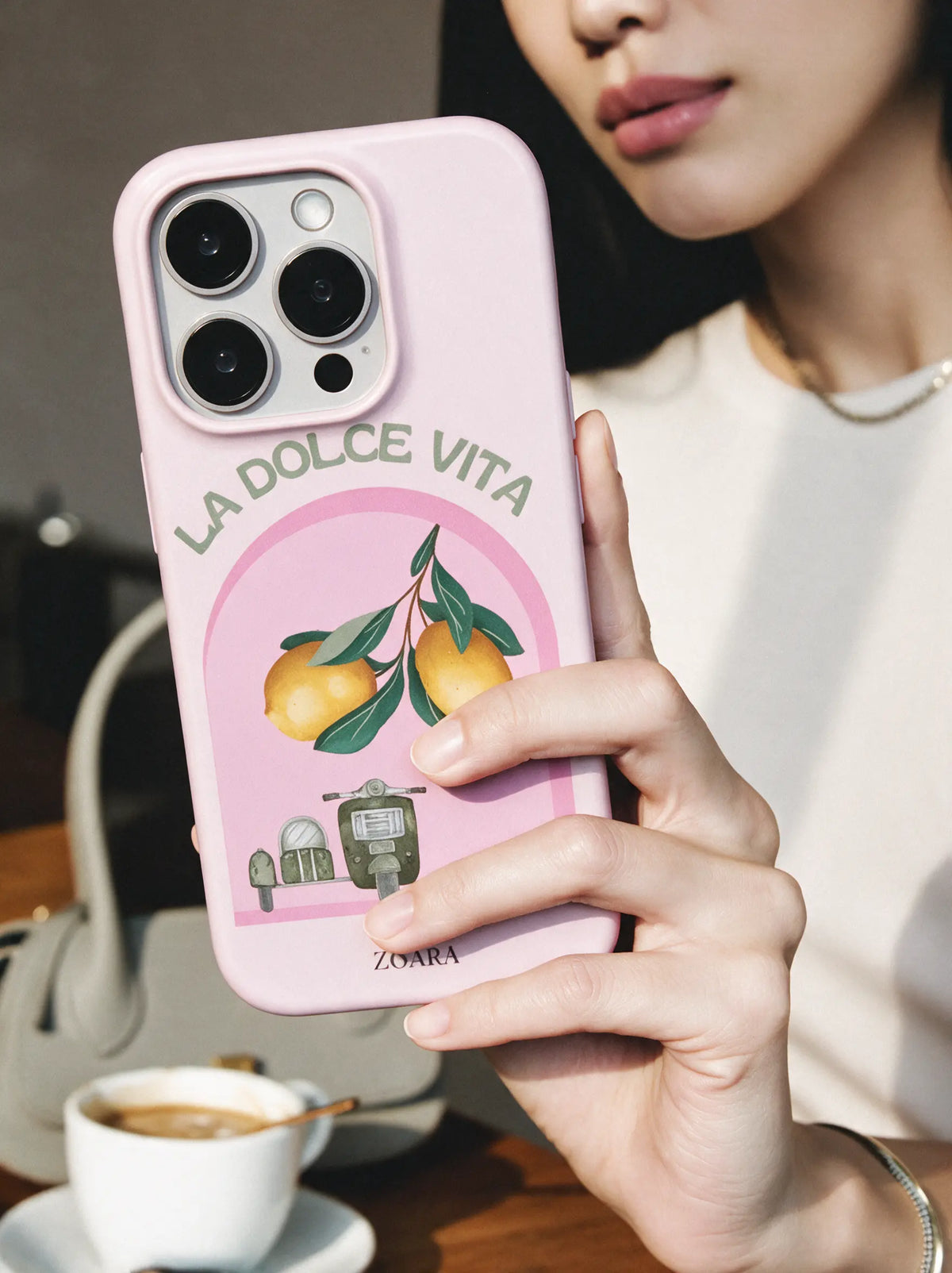 Vespa and Lemons Case – Aesthetic Handyhülle mit Vespa & Zitronen in Rosa