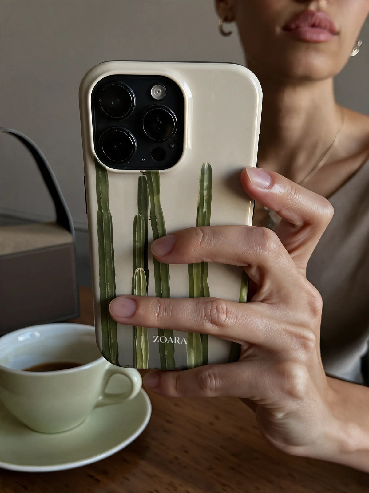 Spikey Desert Case – Aesthetic Handyhülle mit Kaktus-Motiv in Beige