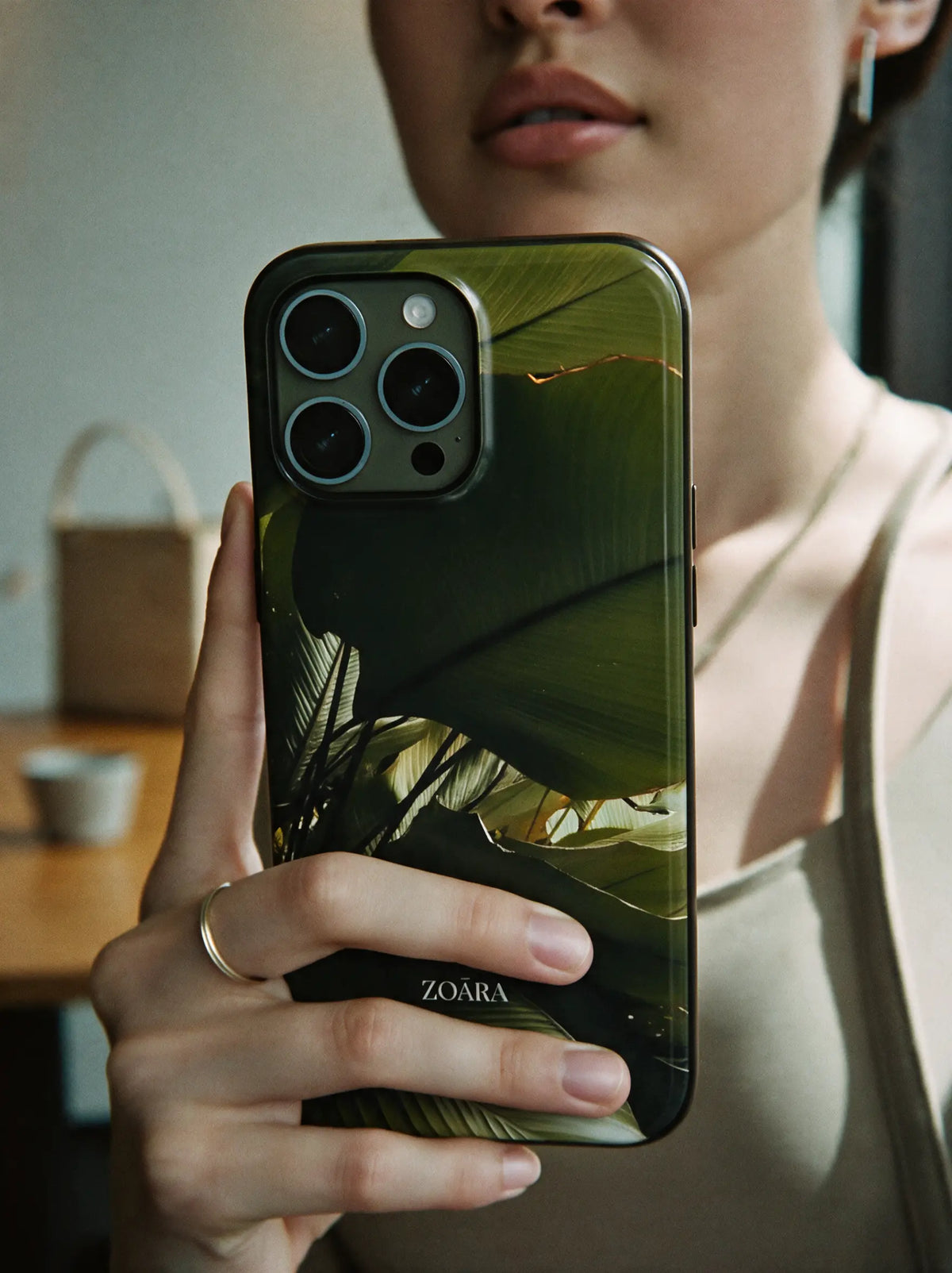 Plant Based Case – Aesthetic Handyhülle mit Pflanzen-Motiv in Grün