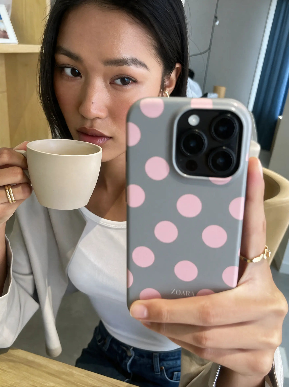 Blush Cloud Case – Punkte Handyhülle in Grau-Rosa
