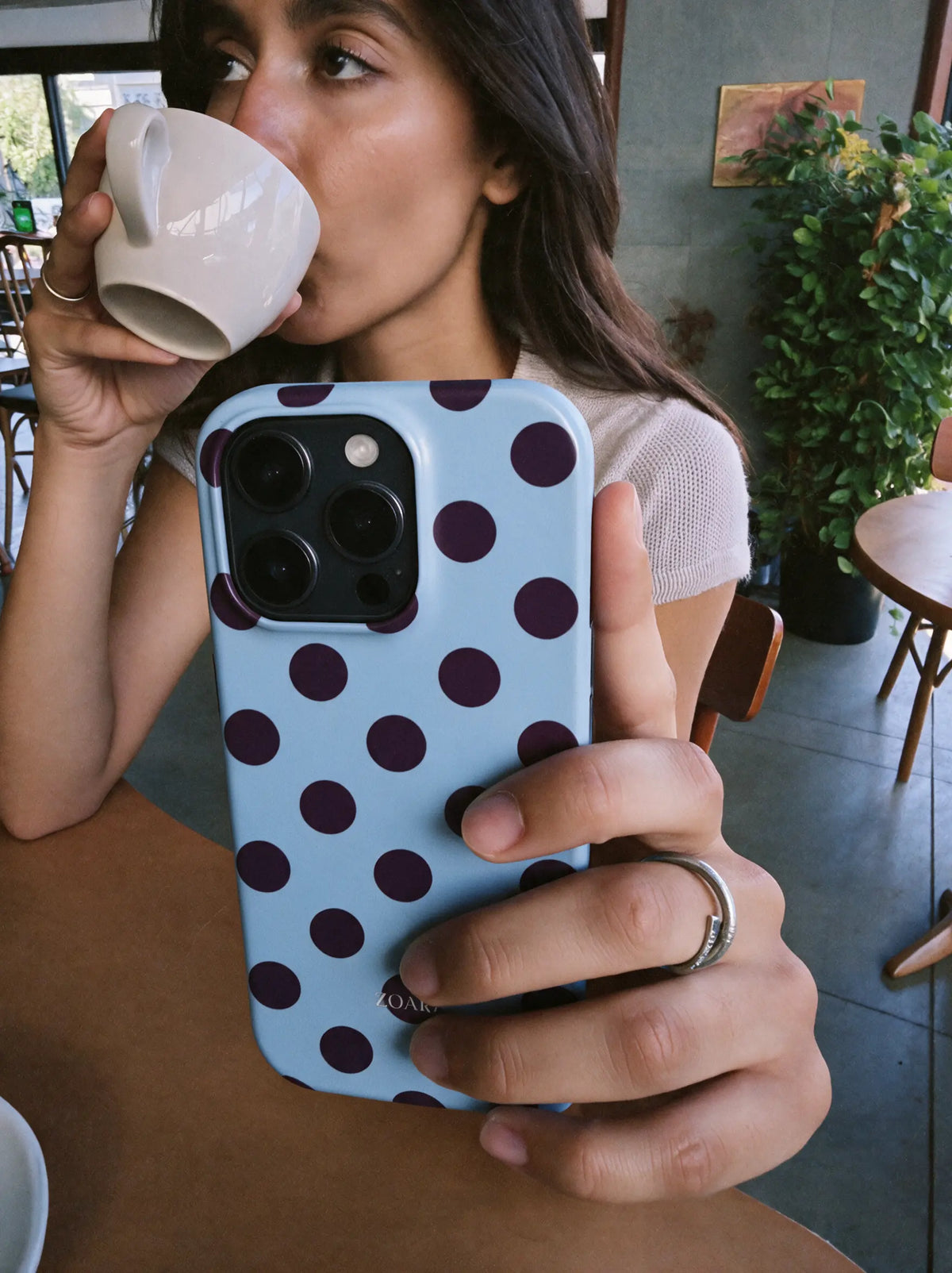 Berry Sky Case – Aesthetic Handyhülle mit Punkten in Blau
