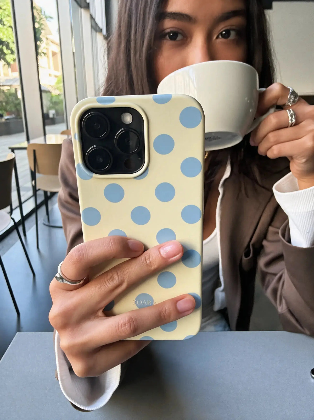 Blue Vanilla Case in der Hand