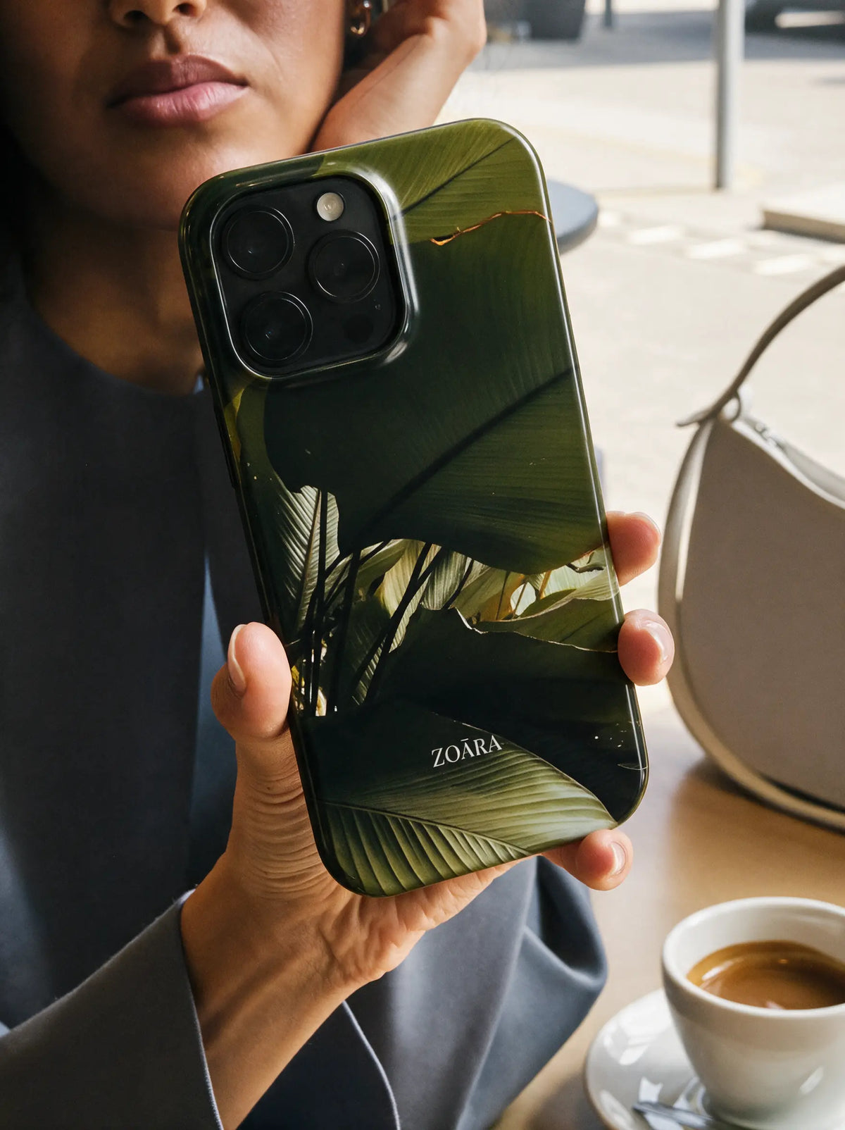 Plant Based Case – Aesthetic Handyhülle mit Pflanzen-Motiv in Grün