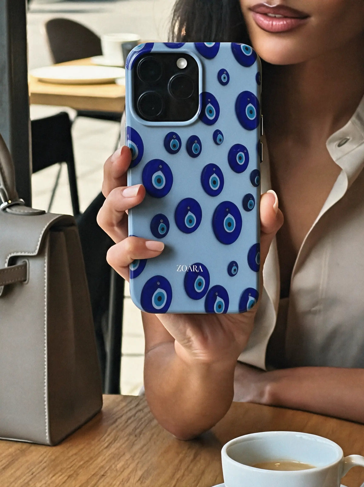 Azure Eye Case – Aesthetic Handyhülle mit Augen-Motiv in Blau