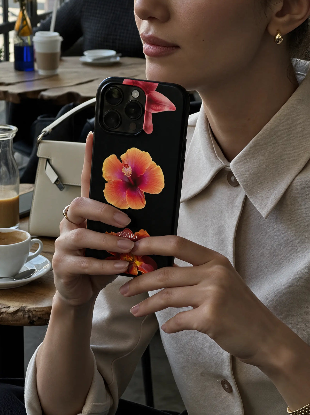 Noir Bloom Case – Blumen Handyhülle in Schwarz