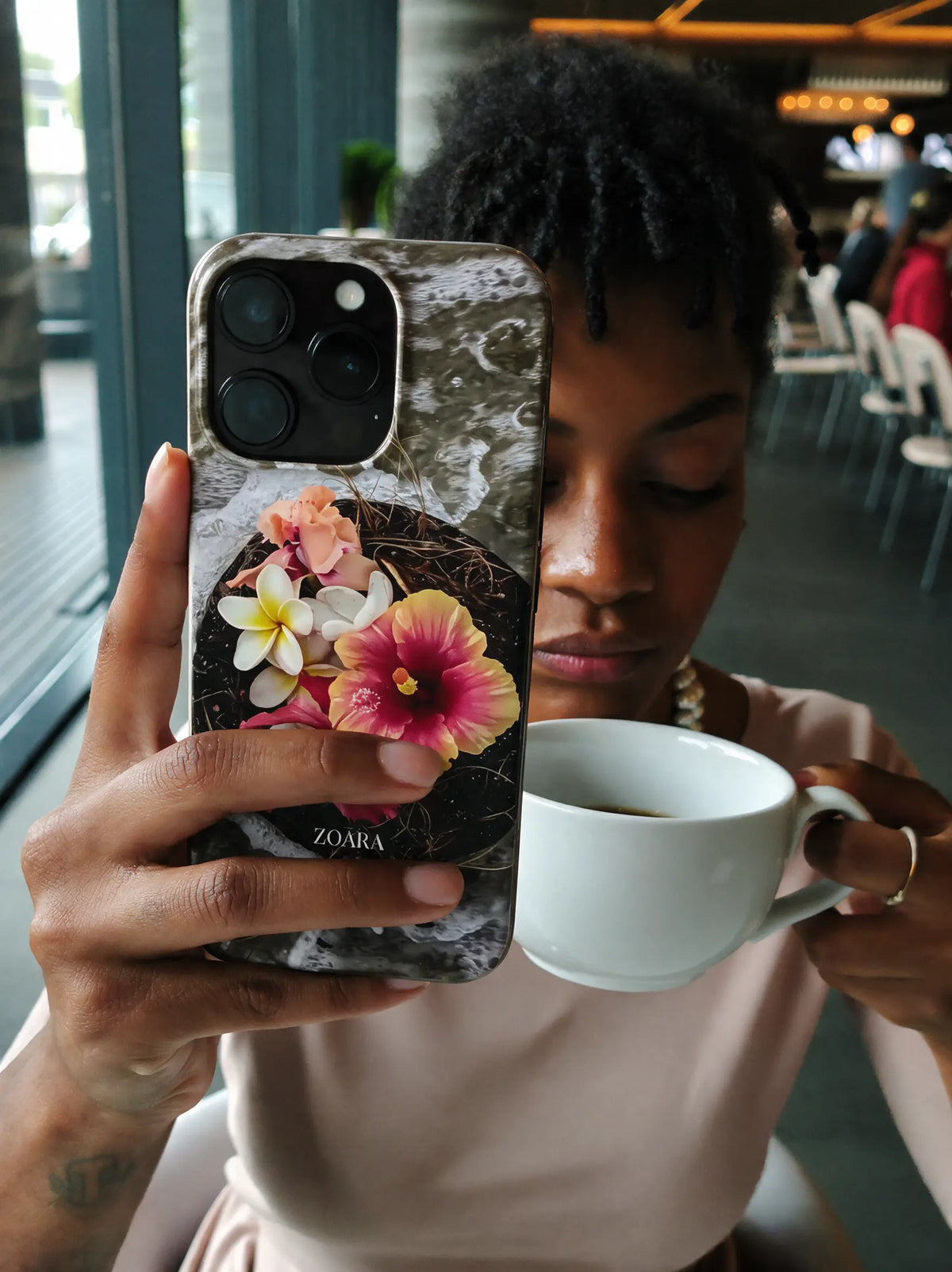 Eden Tide Case – Blumen Handyhülle in Schwarz