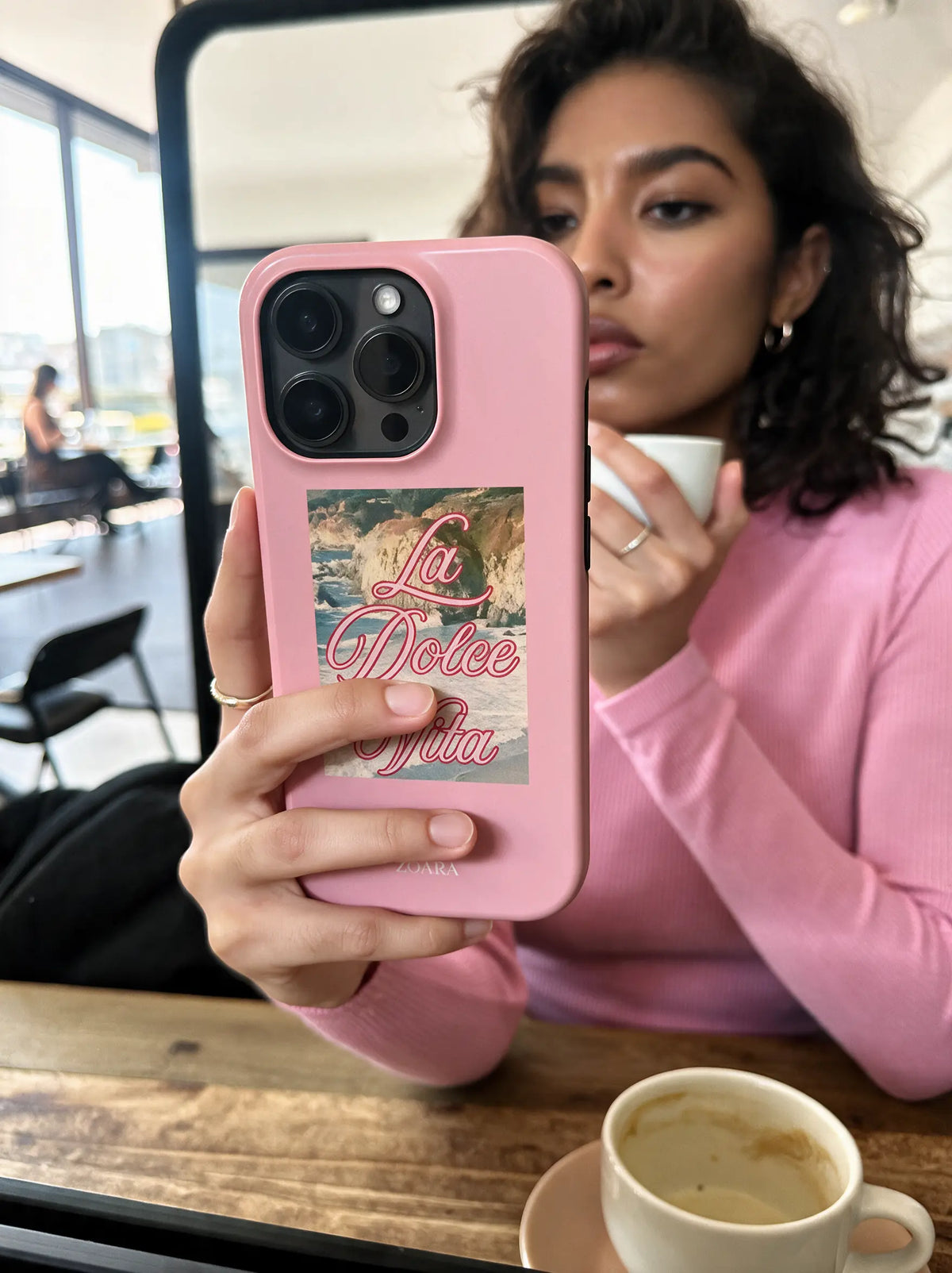 Pink Vita Case – Aesthetic Handyhülle mit Dolce-Vita-Motiv in Rosa