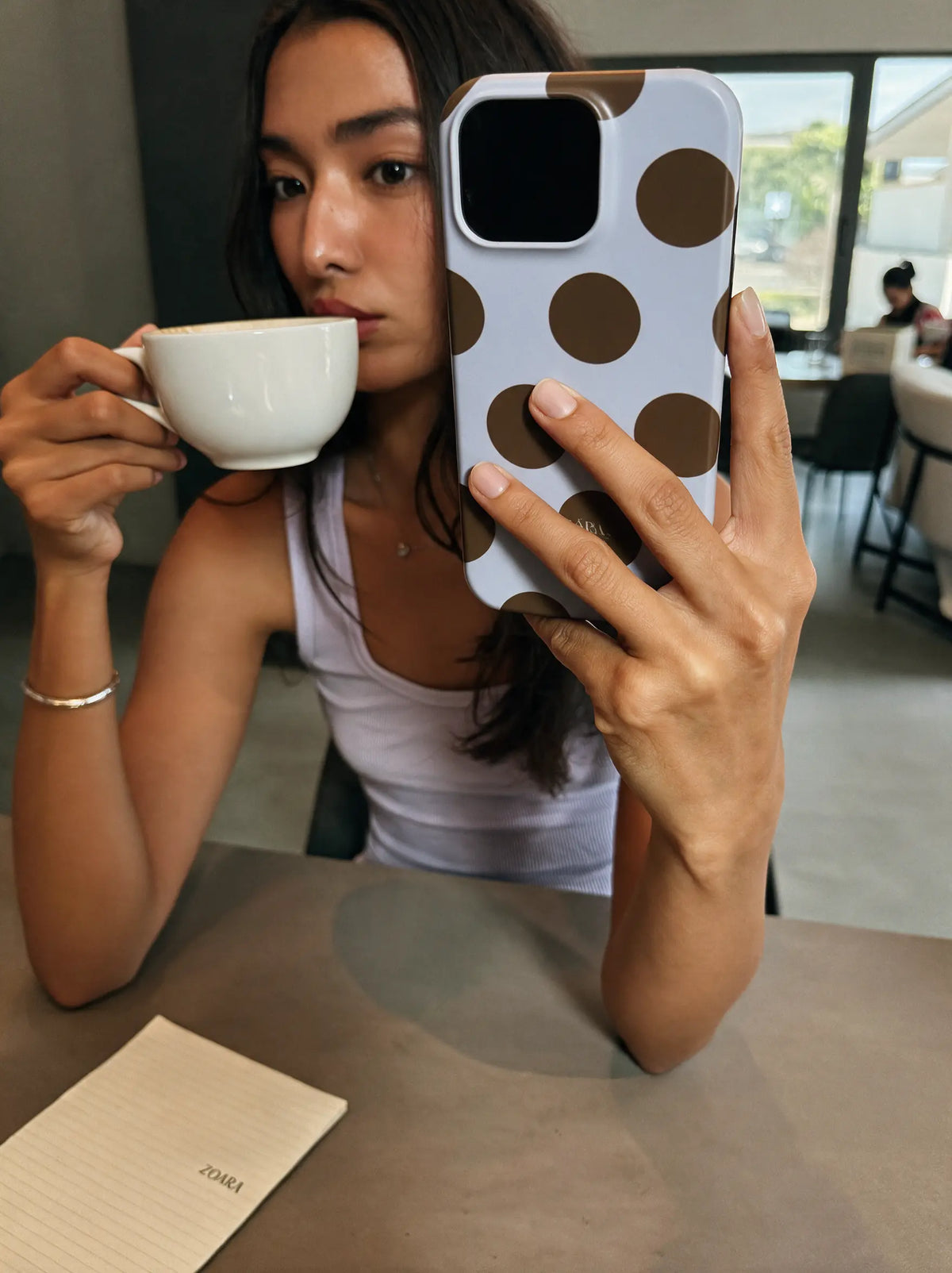 Sky Mocha Case – Punkte Handyhülle in Blau-Braun