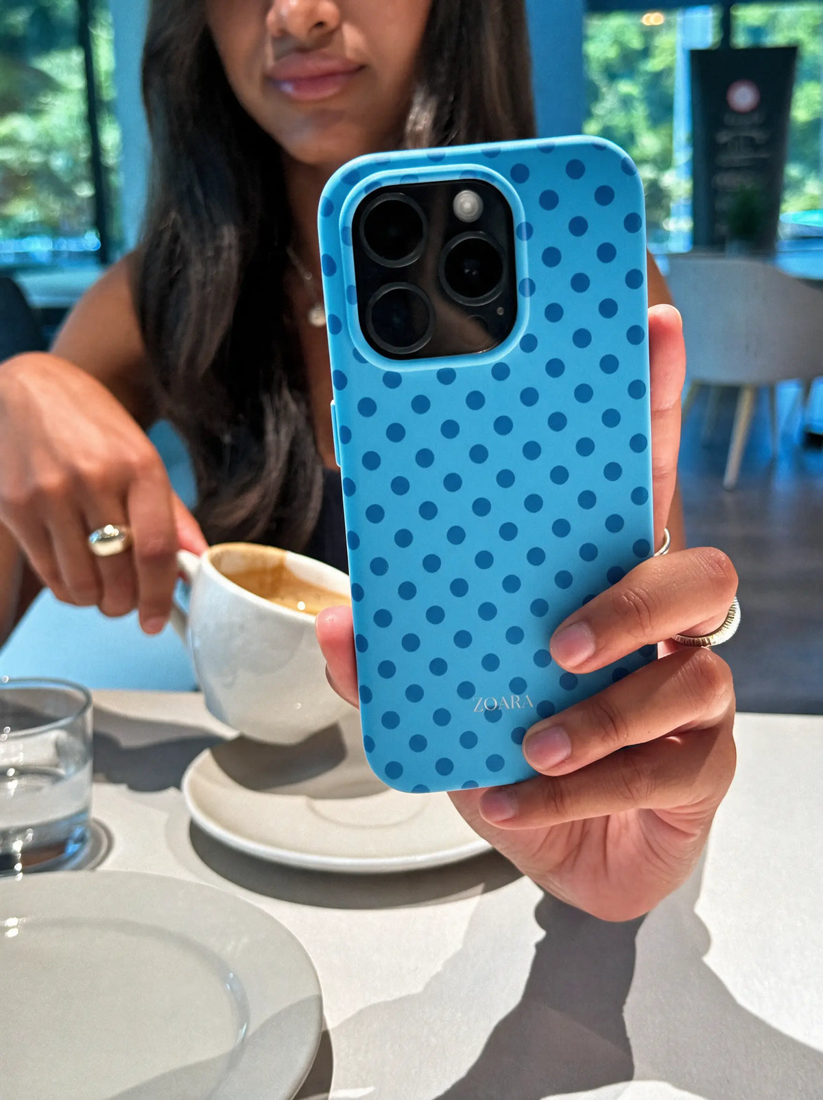 Blue Breeze Case – Punkte Handyhülle in Blau